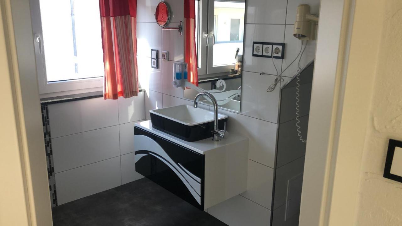 Hotel Am Mueritzhafen Garni Waren  Esterno foto