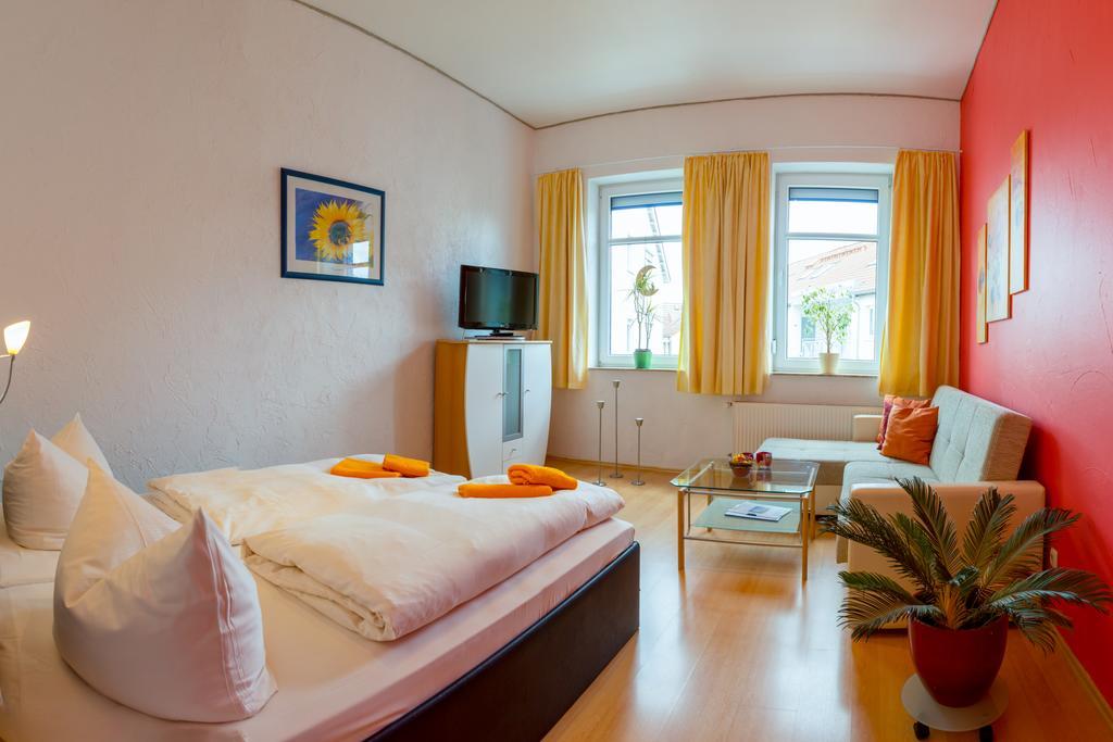 Hotel Am Mueritzhafen Garni Waren  Esterno foto