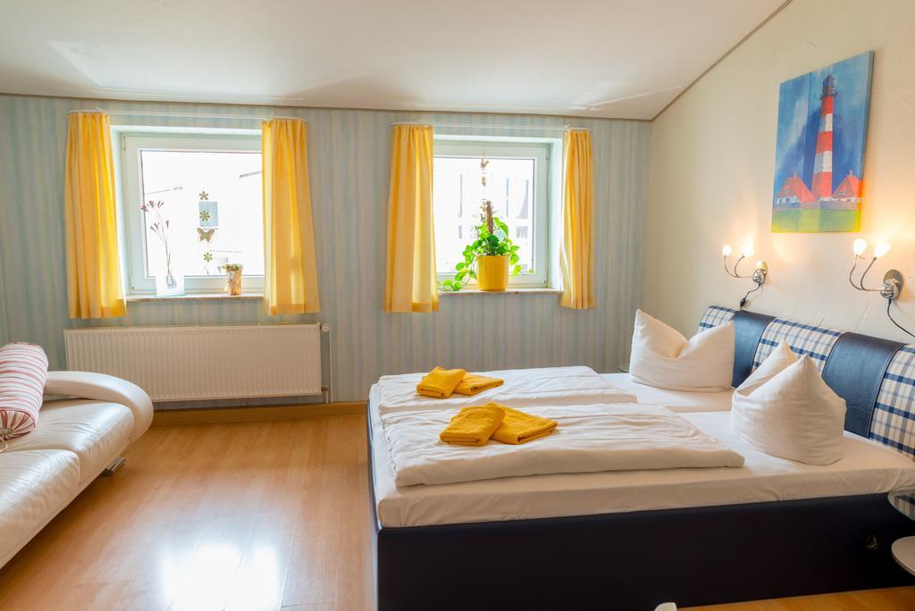 Hotel Am Mueritzhafen Garni Waren  Esterno foto