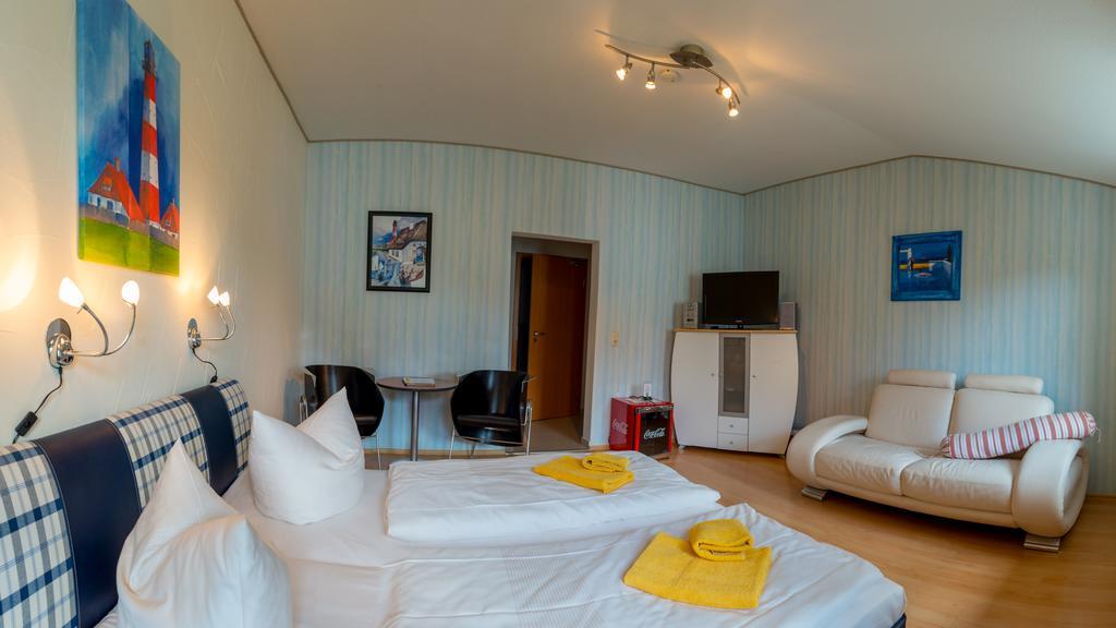 Hotel Am Mueritzhafen Garni Waren  Esterno foto