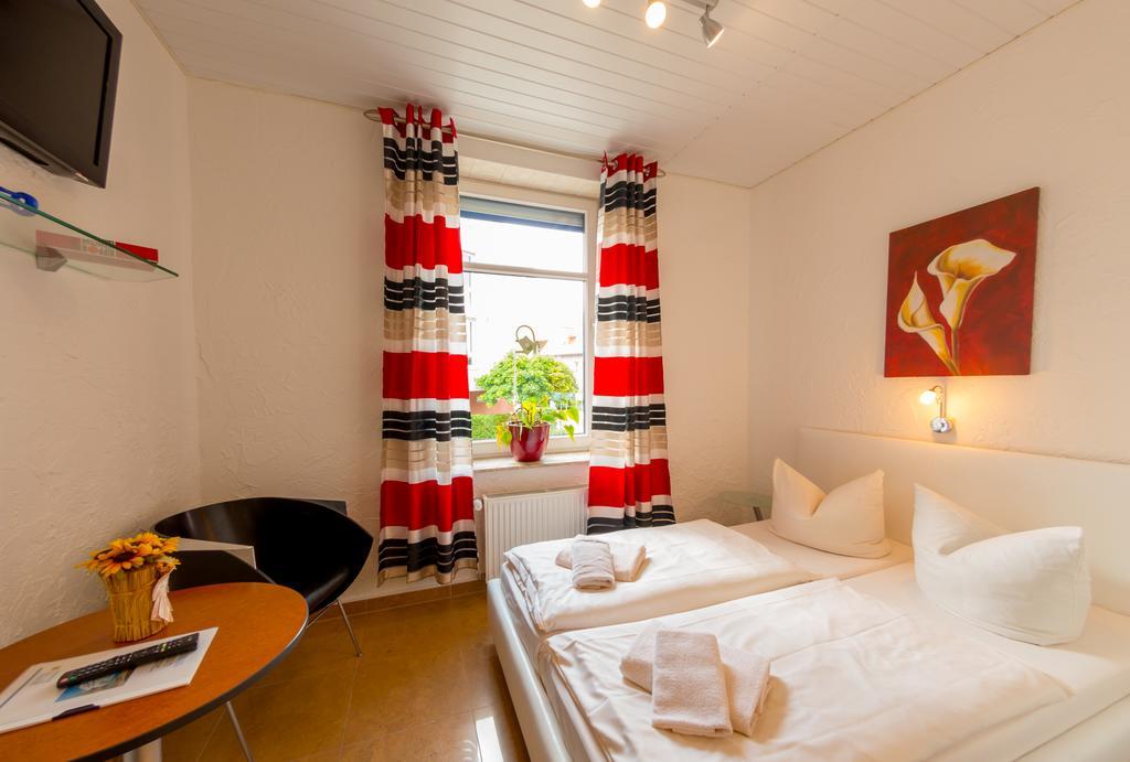 Hotel Am Mueritzhafen Garni Waren  Esterno foto