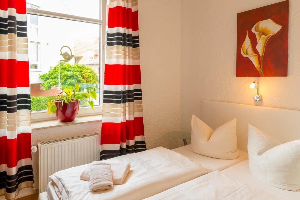 Hotel Am Mueritzhafen Garni Waren  Esterno foto