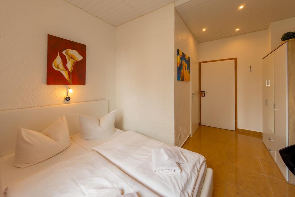 Hotel Am Mueritzhafen Garni Waren  Esterno foto
