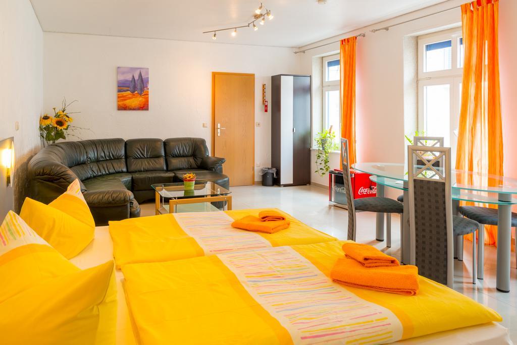 Hotel Am Mueritzhafen Garni Waren  Esterno foto