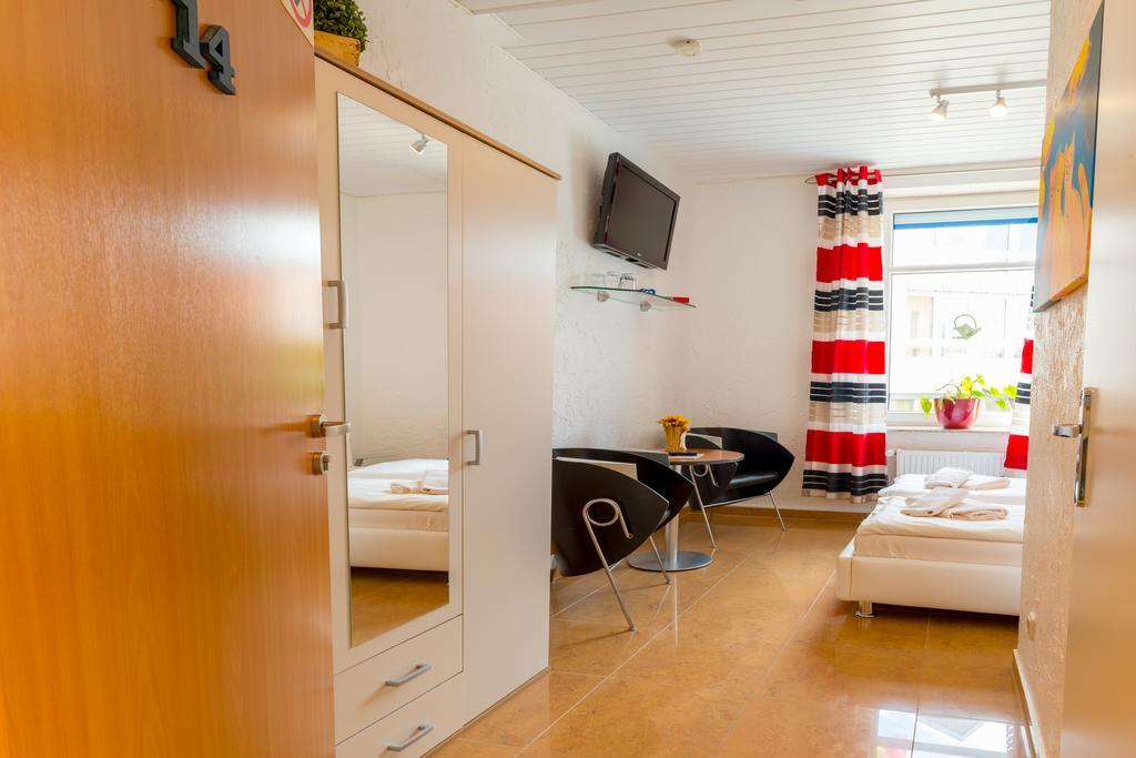 Hotel Am Mueritzhafen Garni Waren  Esterno foto