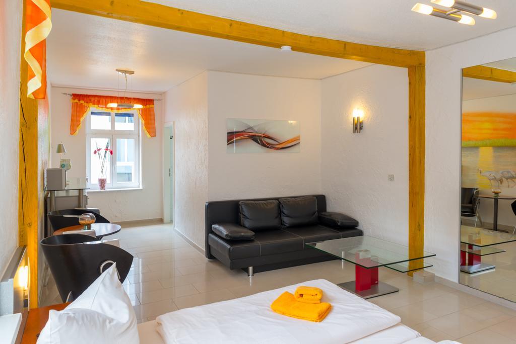 Hotel Am Mueritzhafen Garni Waren  Esterno foto