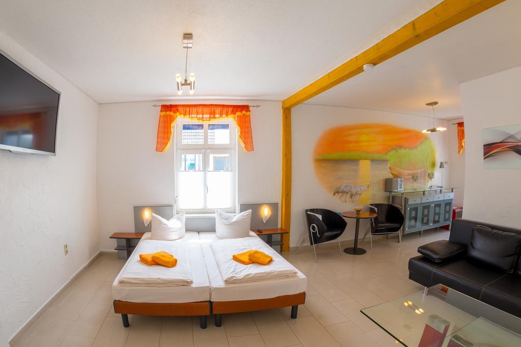 Hotel Am Mueritzhafen Garni Waren  Esterno foto