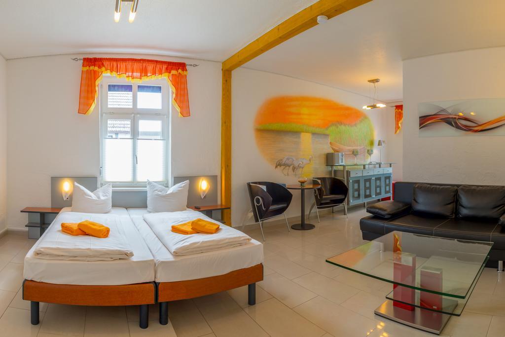 Hotel Am Mueritzhafen Garni Waren  Esterno foto