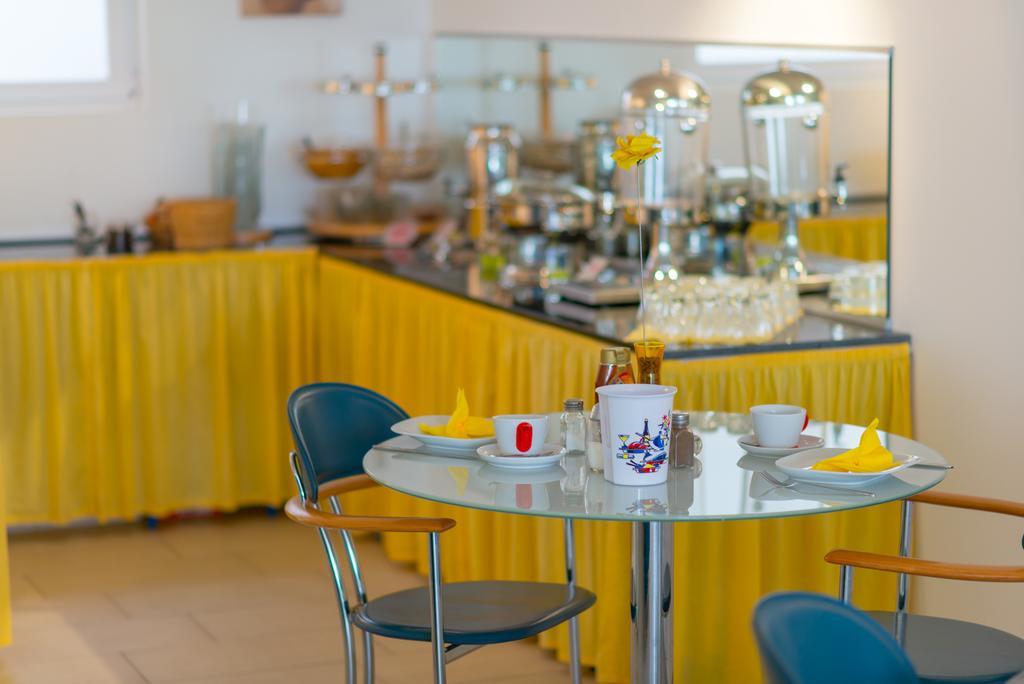 Hotel Am Mueritzhafen Garni Waren  Esterno foto