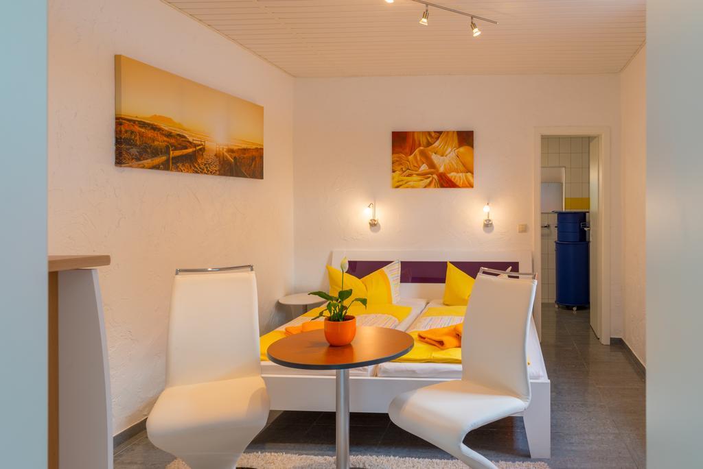 Hotel Am Mueritzhafen Garni Waren  Esterno foto